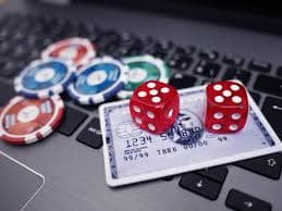 Evolution Gaming Dragon Tiger table with live dealer and betting interface